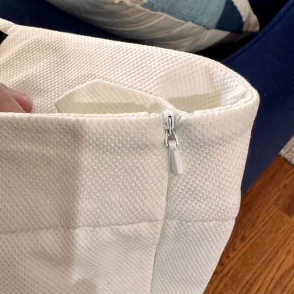 Worth Textured White Dress Pants. Size 4. - Picture 7 of 9